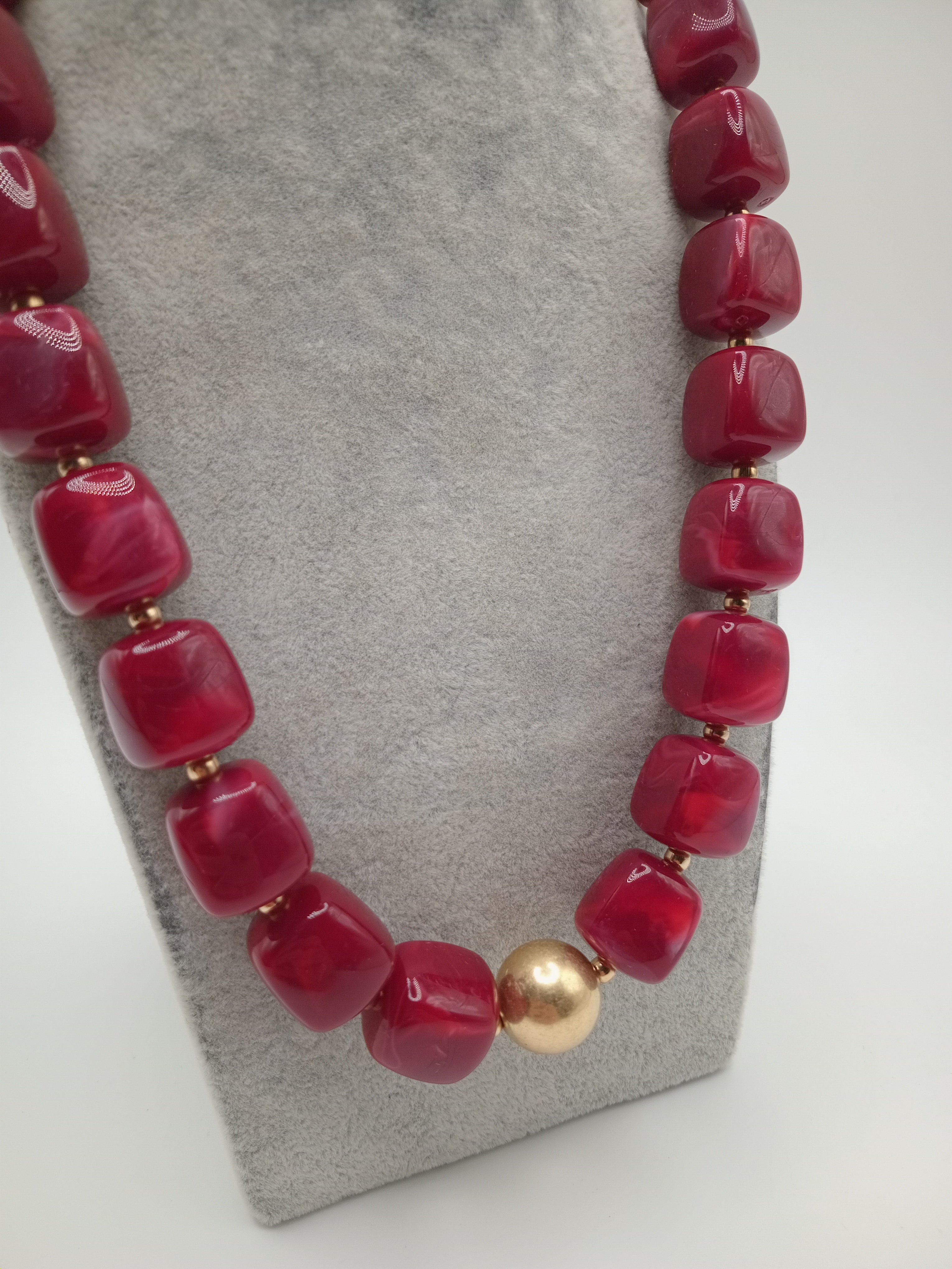 COLAR PEDRAS VINHO BORDO BOLAS DOURADAS FECHO AJUSTAVÉL