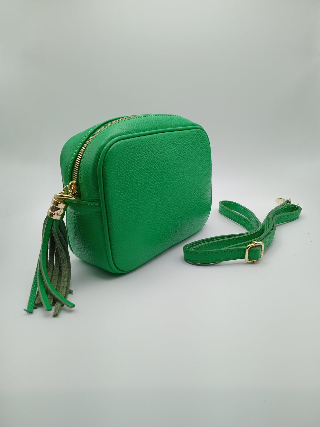 BOLSA CLUTCH MACADI VERDE CO PELE FRANJA ALÇA  REMOVÍVEL E AJUSTÁVEL MALA