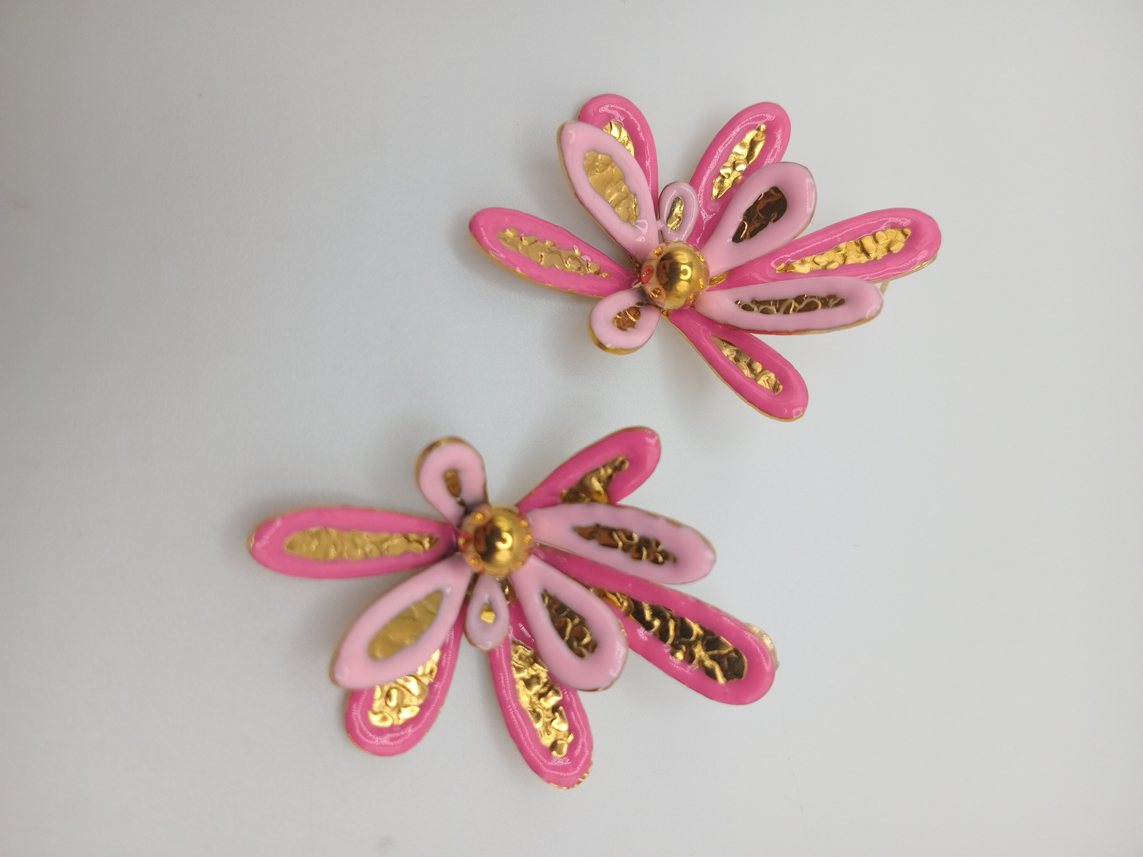 BRINCO FLOR ROSA E DOURADO MÉDIO