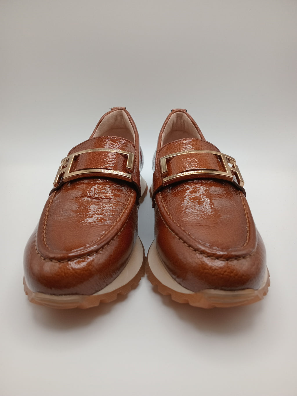 MOCASSIM PLATAFORMA HISPANITAS CASTANHO COURO FIVELA DOURADA TRATORADO