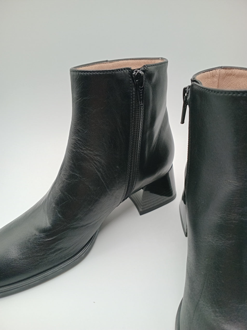 BOTA TEXANA HISPANITAS PRETO COURO LISO VERNIZ ZIPER BOTIM