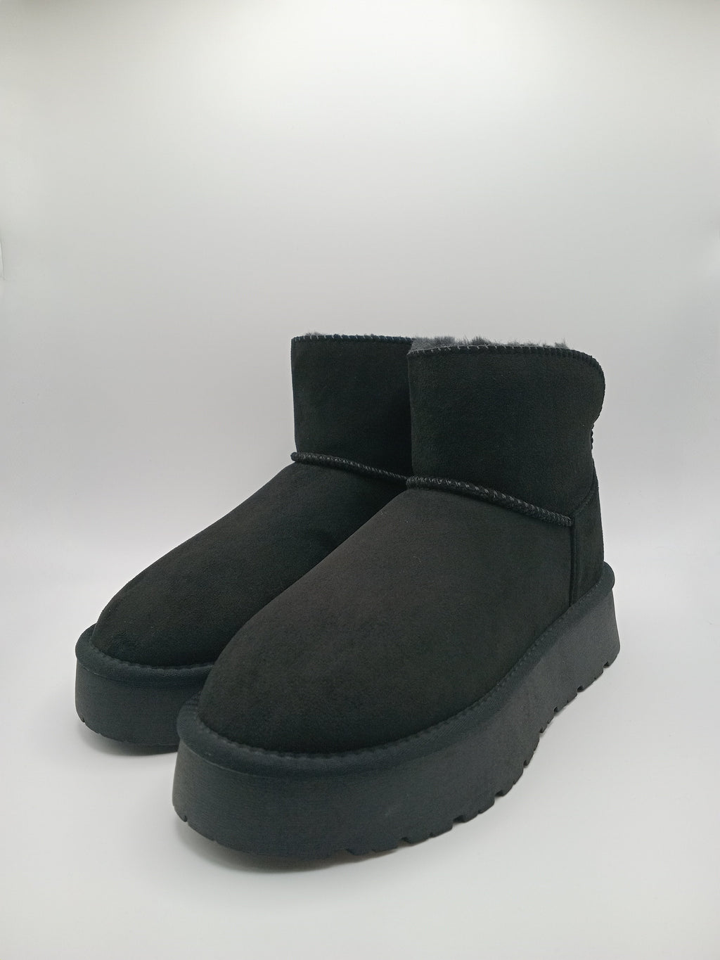 BOTA PANTUFA XTI PRETO PELOS VELUDO ABERTURA TRASEIRA ETIQUETA CASTANHO