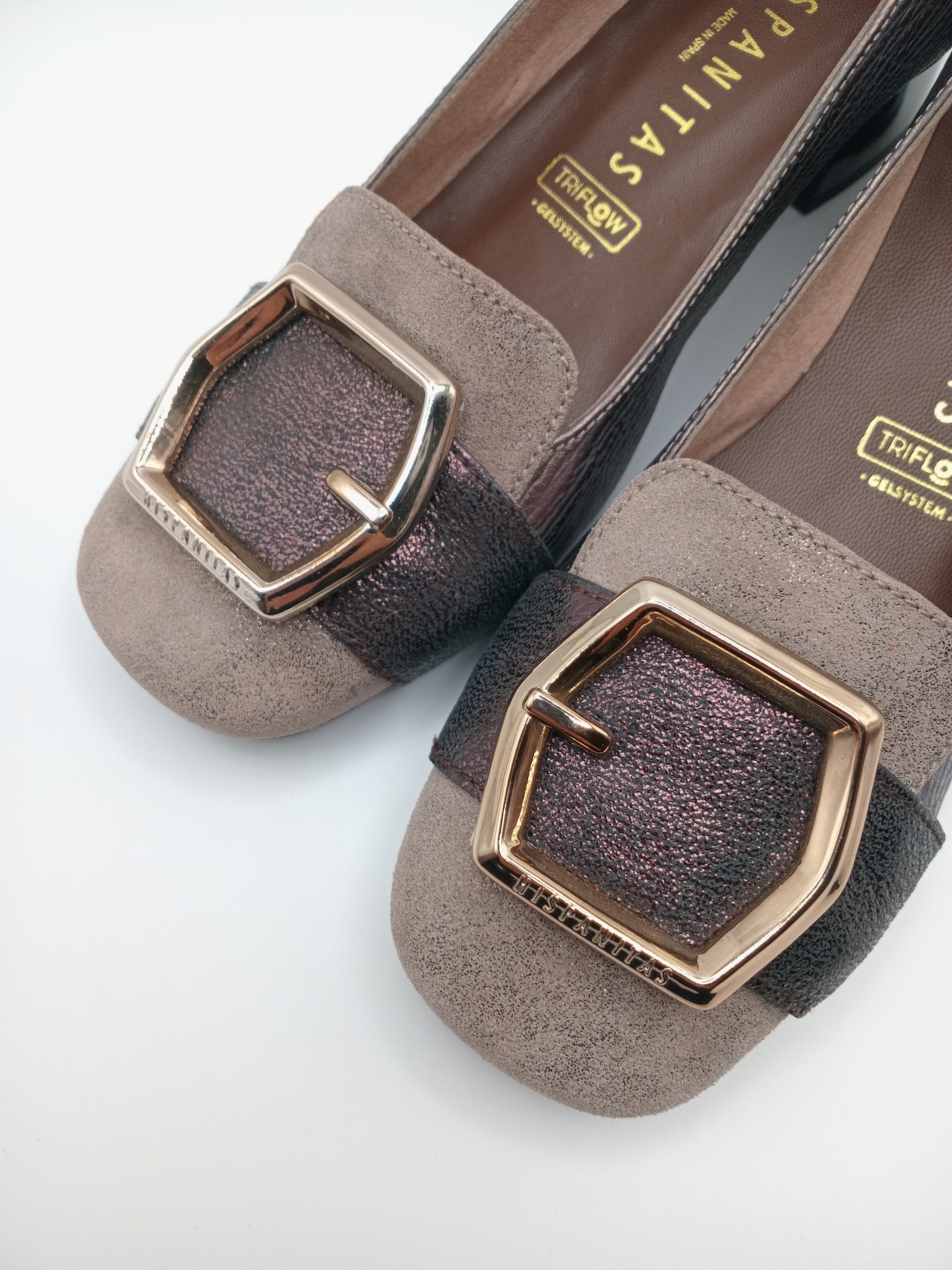 SABRINA SALTO HISPANITAS CASTANHO ESCURO COURO FIVELA DOURADA A FRENTE BICO QUADRADO