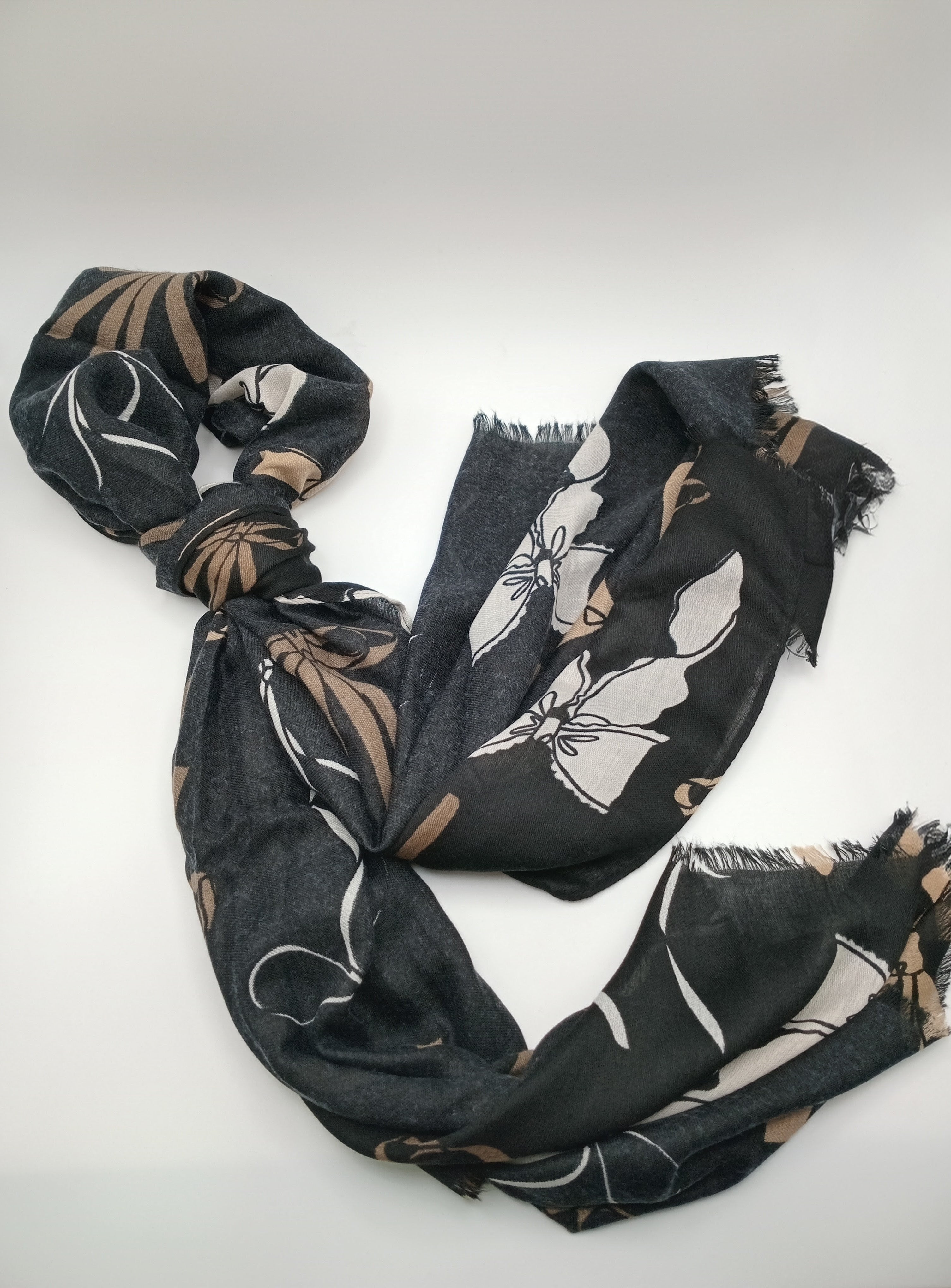 LENÇO PRETO LAÇO FITA CASTANHO BRANCO