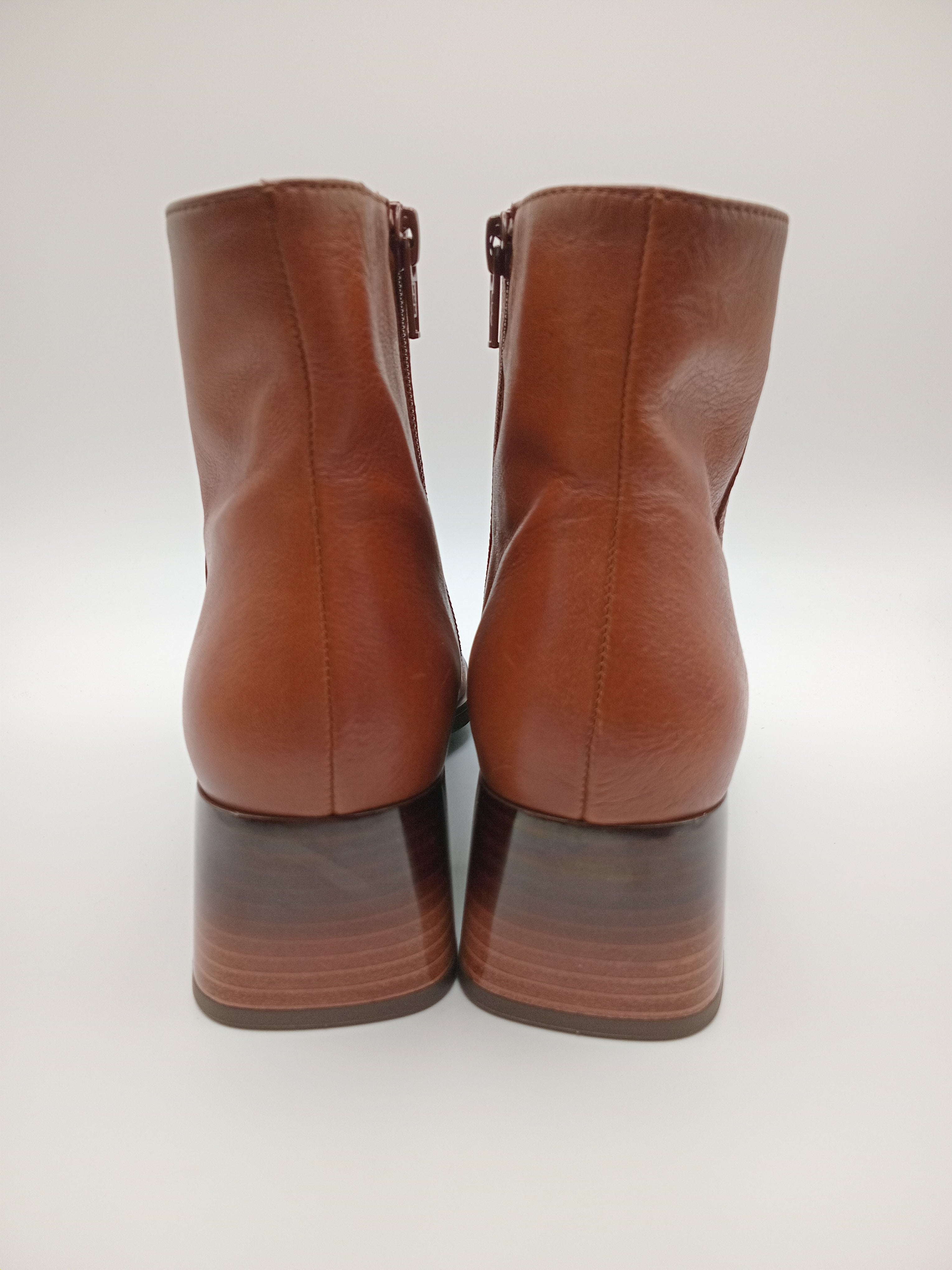 BOTA TEXANA HISPANITAS CASTANHO COURO LISO VERNIZ ZIPER BOTIM