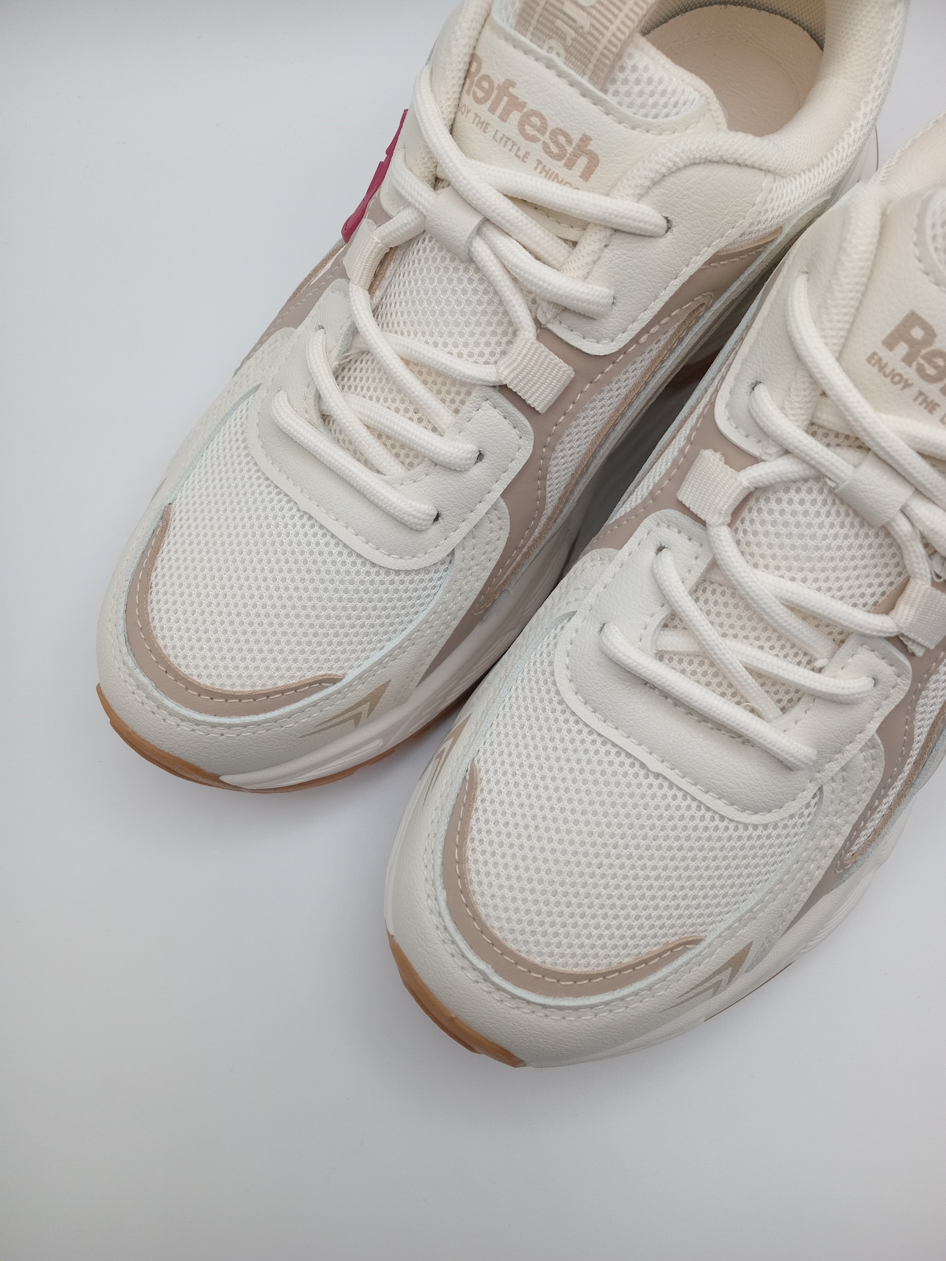 TÊNIS REFRESH BRANCO VERMELHO BEGE NUDE TECIDO SPORT