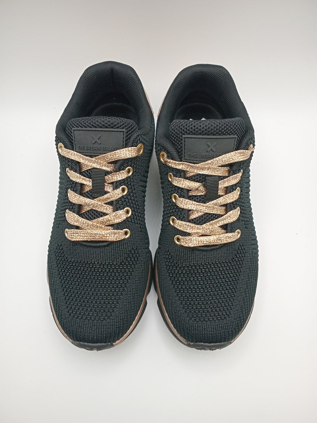 TÊNIS XTI PRETO DOURADO ONÇA ANIMAL PRINT TECIDO SOLA SPORT