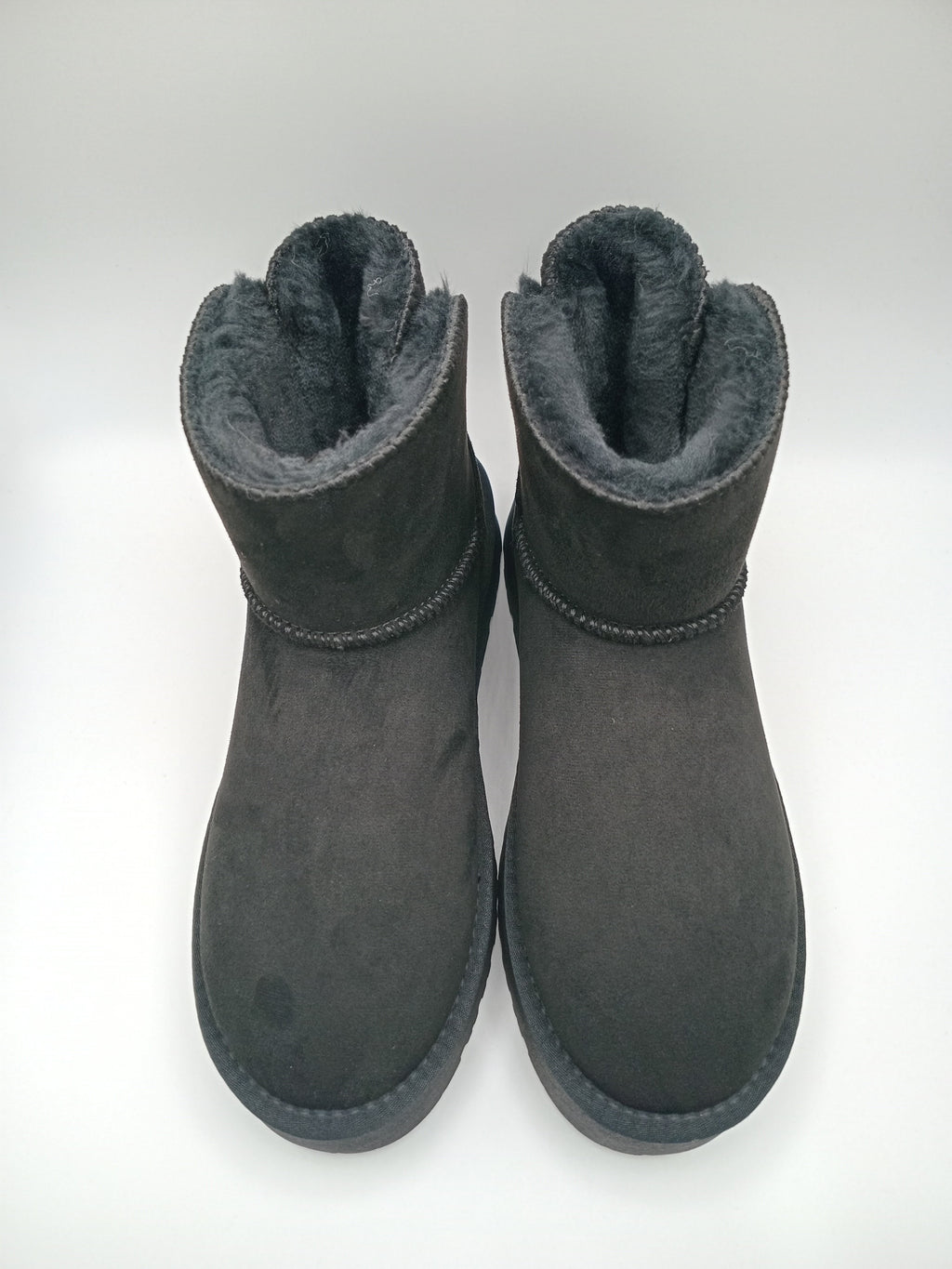 BOTA PANTUFA XTI PRETO PELOS VELUDO ABERTURA TRASEIRA ETIQUETA CASTANHO