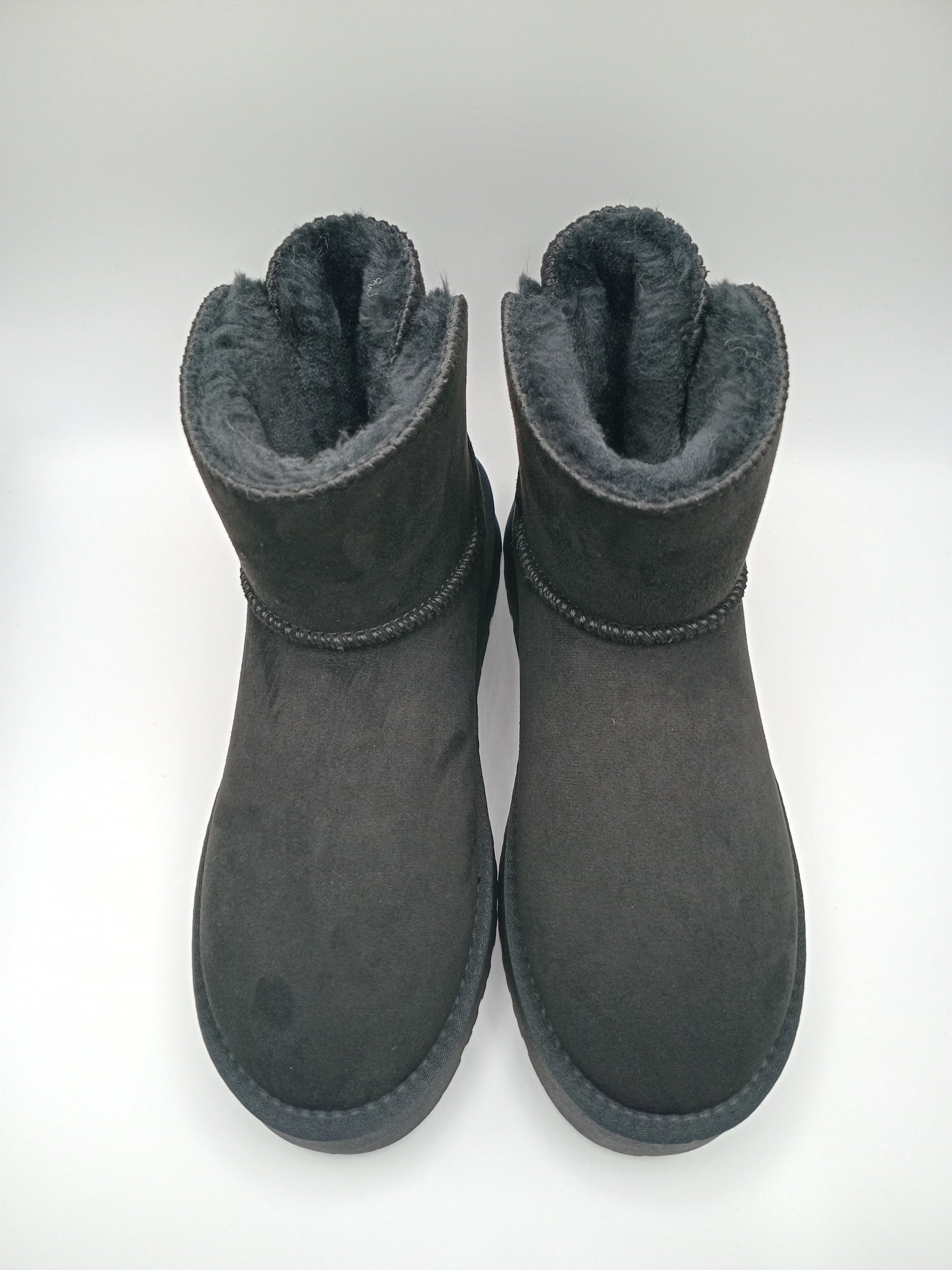 BOTA PANTUFA XTI PRETO PELOS VELUDO ABERTURA TRASEIRA ETIQUETA CASTANHO