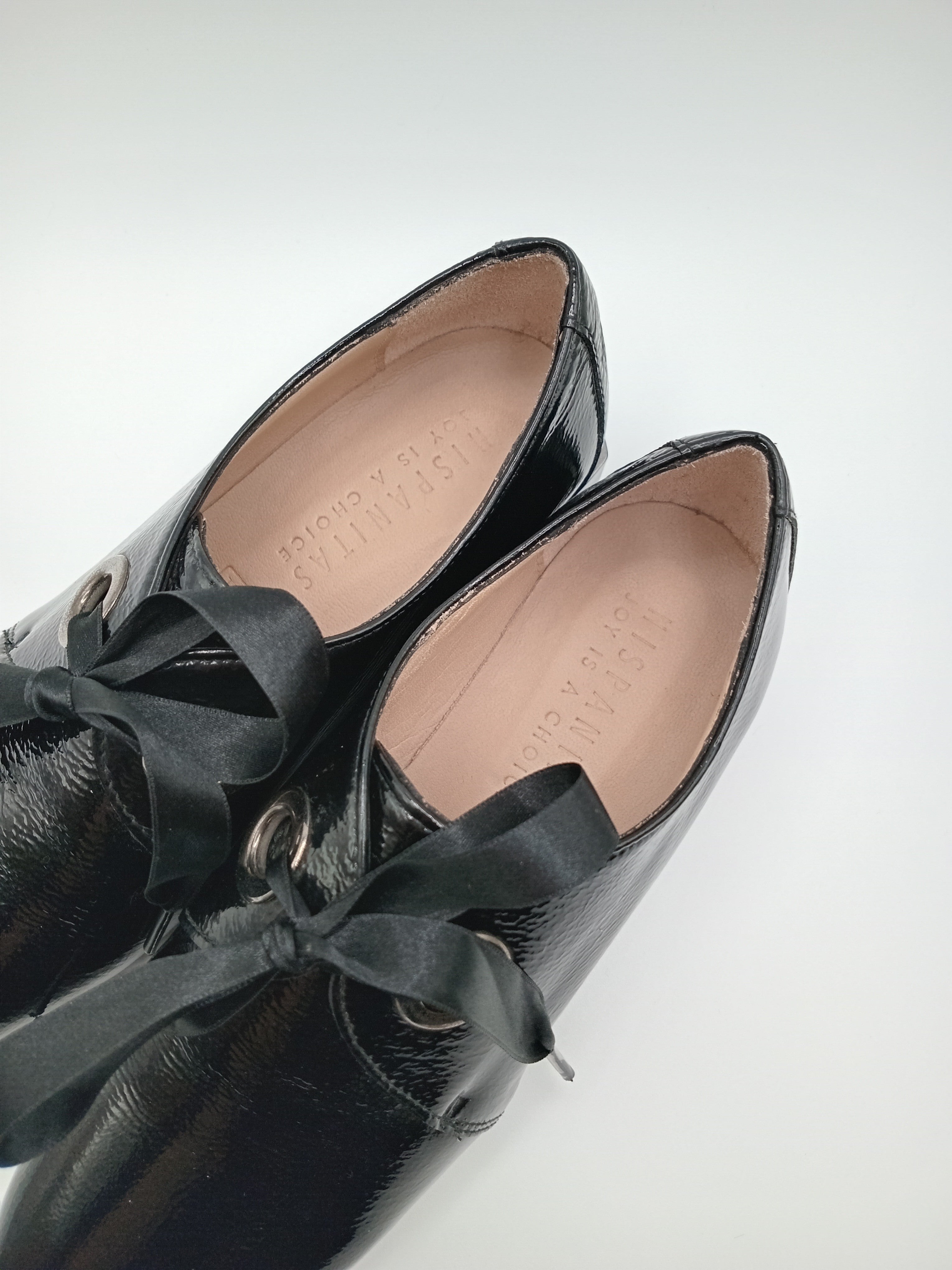 SAPATO VINTAGE SALTO HISPANITAS PRETO COURO BICO REDONDO ATACADOR FITA SETIN VERNIZ MOCASSIM