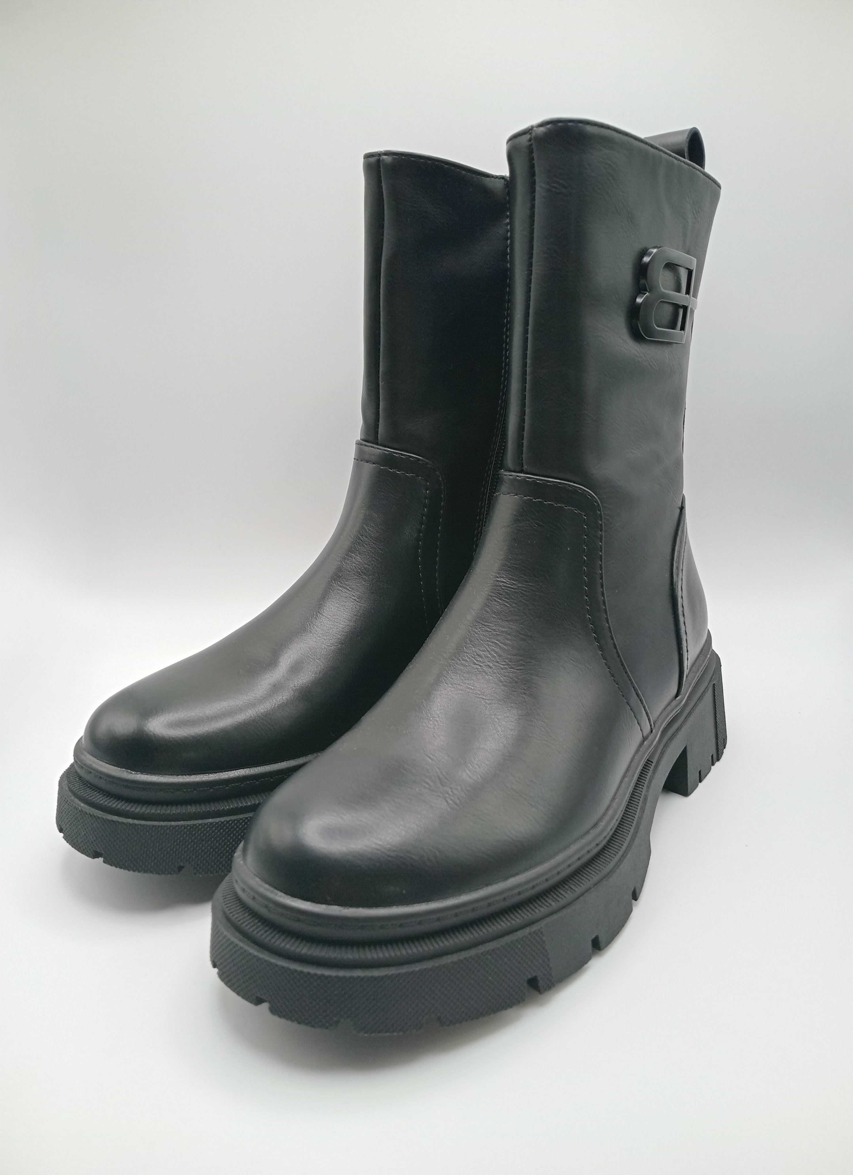 BOTA GALOCHA MACADI PRETO ECO PELE DETALHE B LATERAL ZIPER