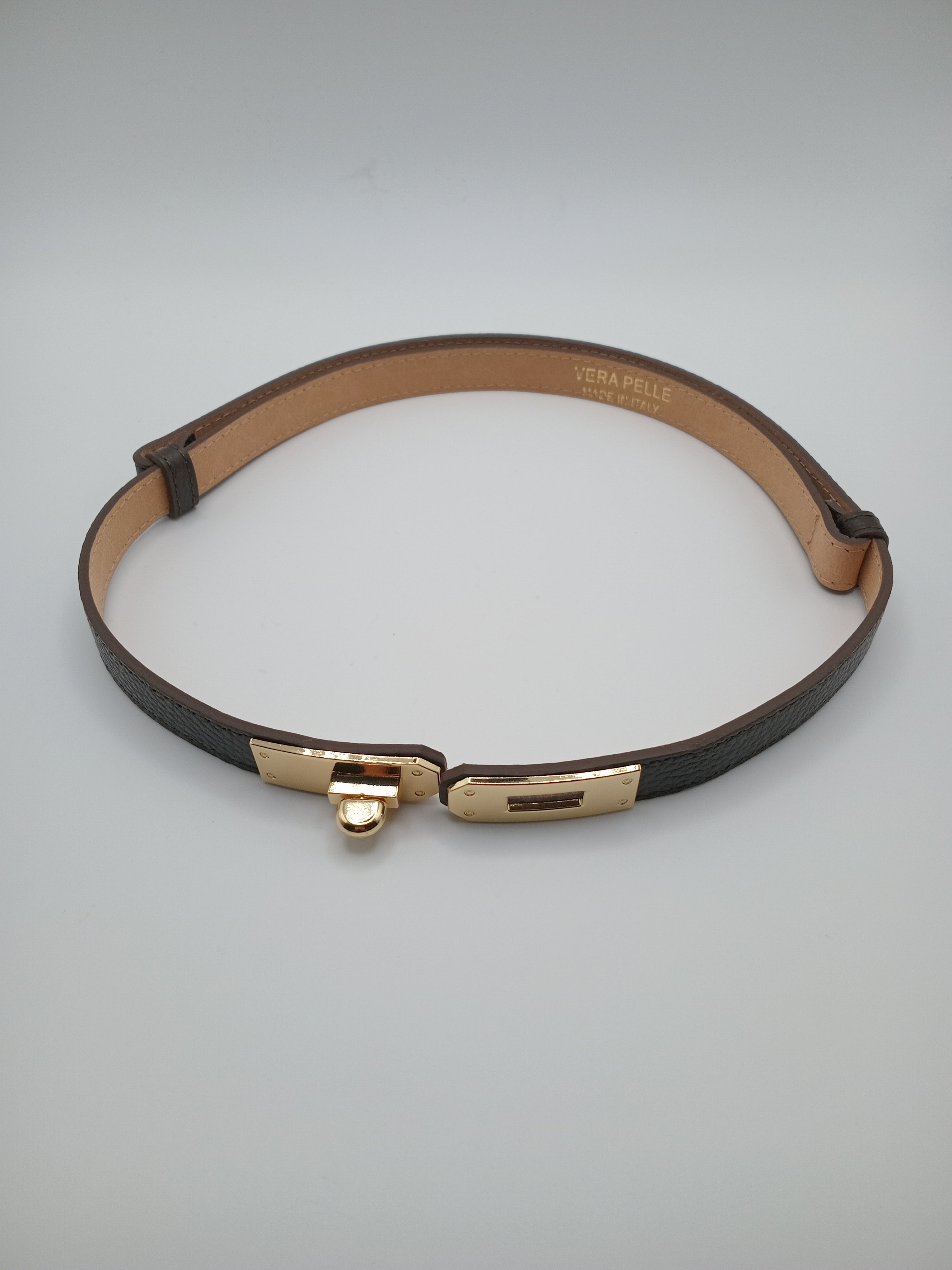 CINTO VERA PELLE CASTANHO ESCURO FIVELA DOURADA REGULADOR COURO