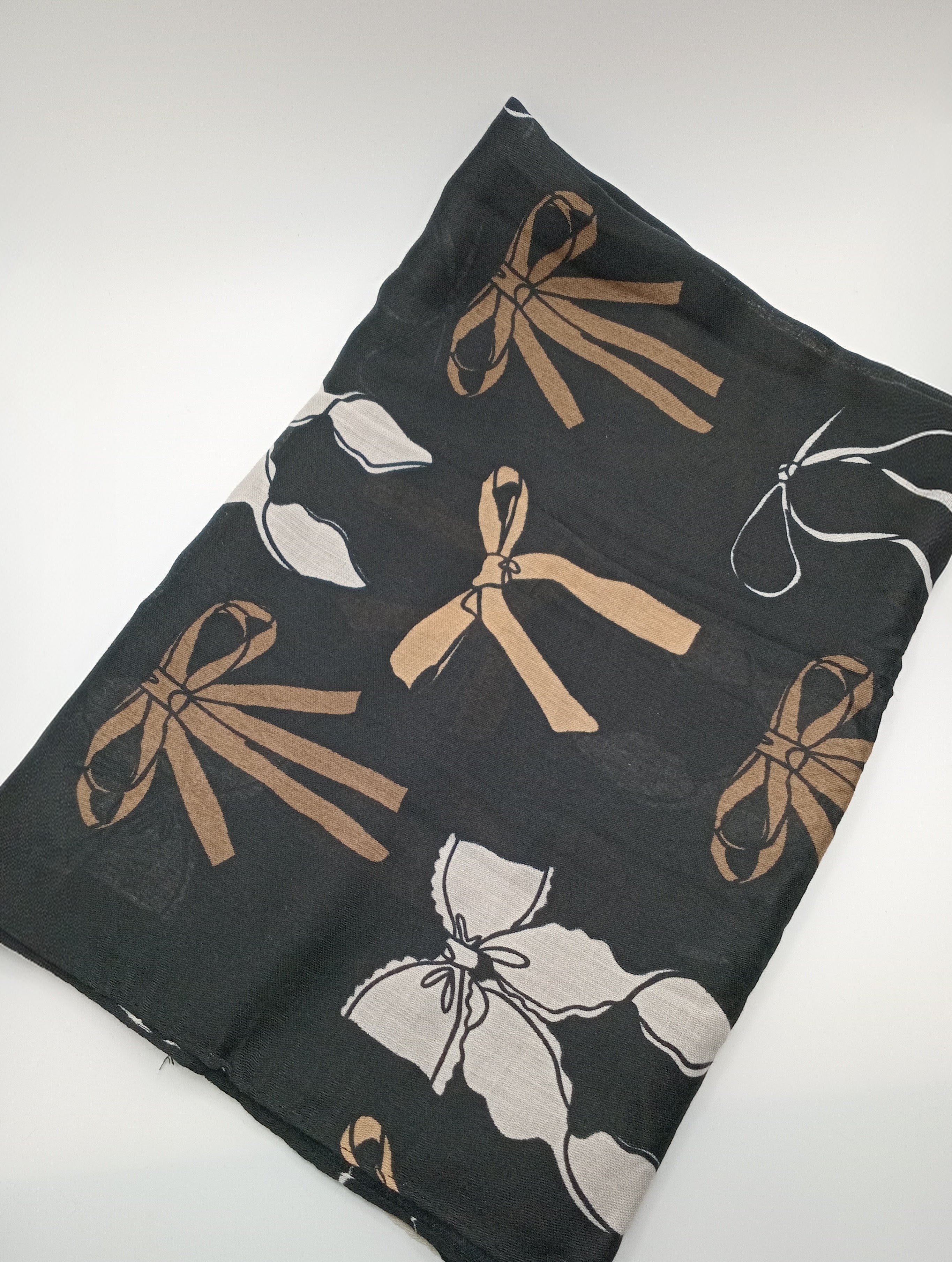 LENÇO PRETO LAÇO FITA CASTANHO BRANCO