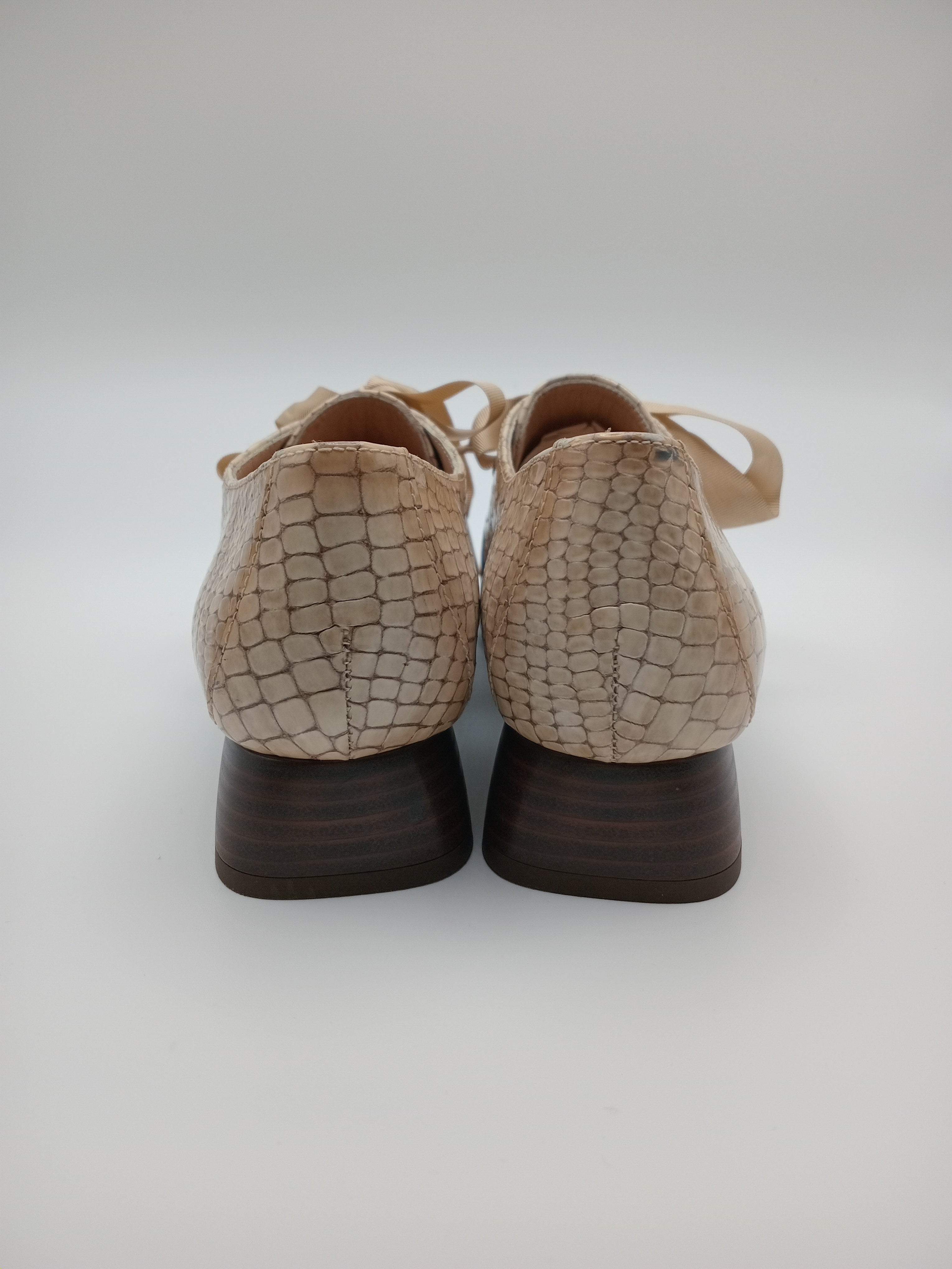 SAPATO VINTAGE SALTO HISPANITAS CREME COBRA COURO BICO REDONDO ATACADOR FITA SETIN VERNIZ MOCASSIM