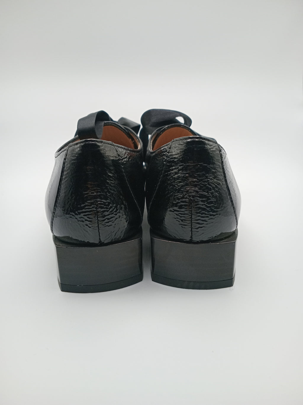 SAPATO VINTAGE SALTO HISPANITAS PRETO COURO BICO REDONDO ATACADOR FITA SETIN VERNIZ MOCASSIM