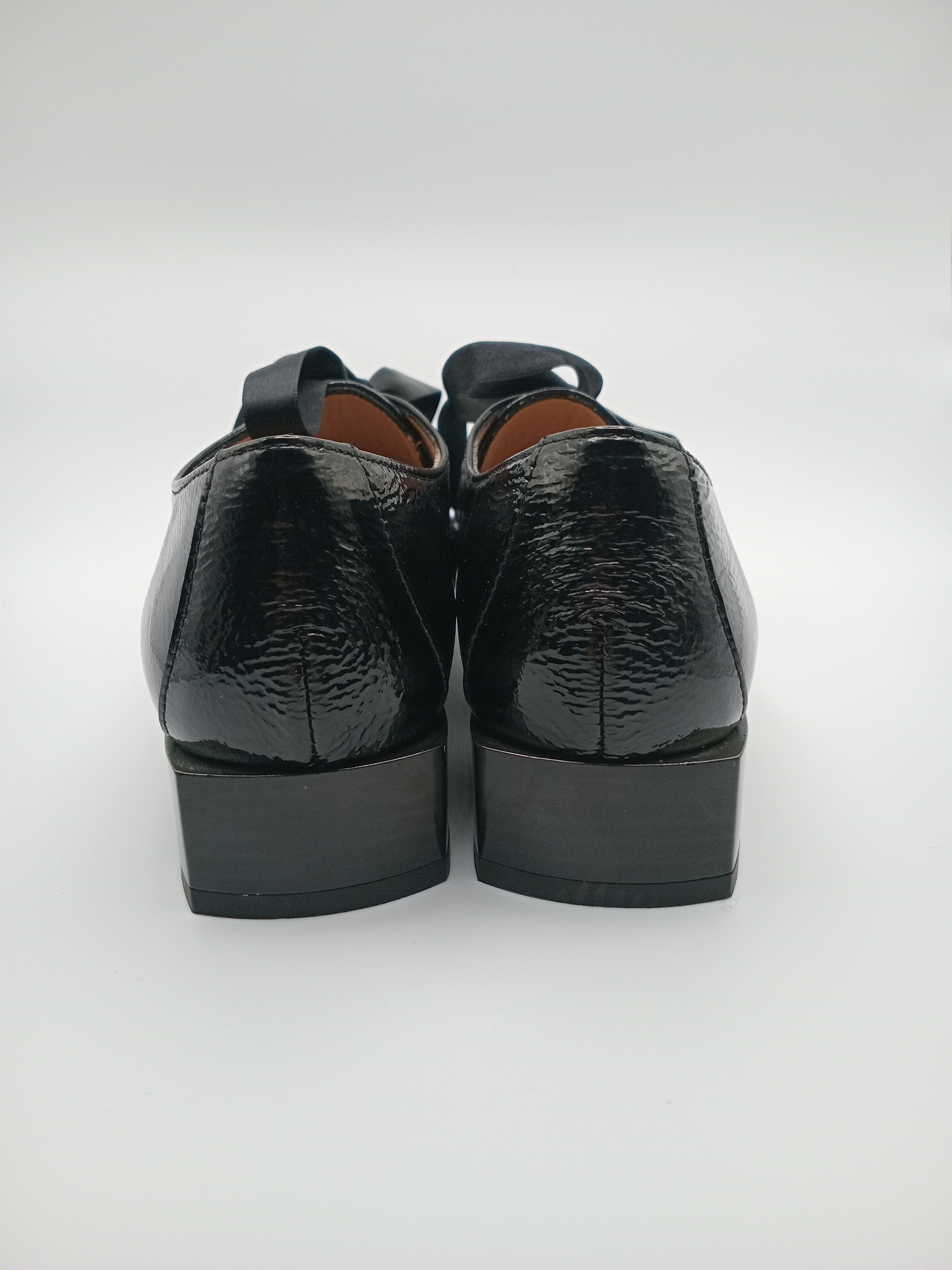 SAPATO VINTAGE SALTO HISPANITAS PRETO COURO BICO REDONDO ATACADOR FITA SETIN VERNIZ MOCASSIM