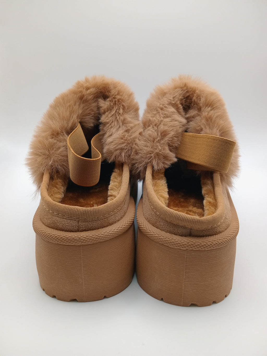 SOCAS PANTUFAS MACADI CASTANHO PELOS CAMURÇA TIRAS