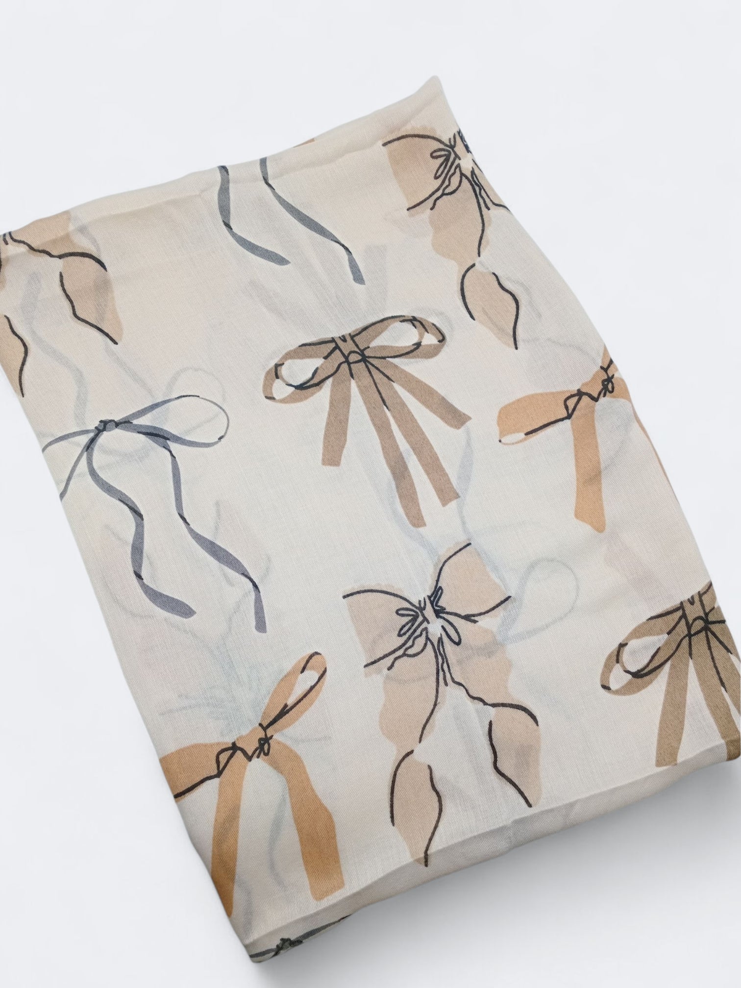 LENÇO BRANCO LAÇO FITA CASTANHO