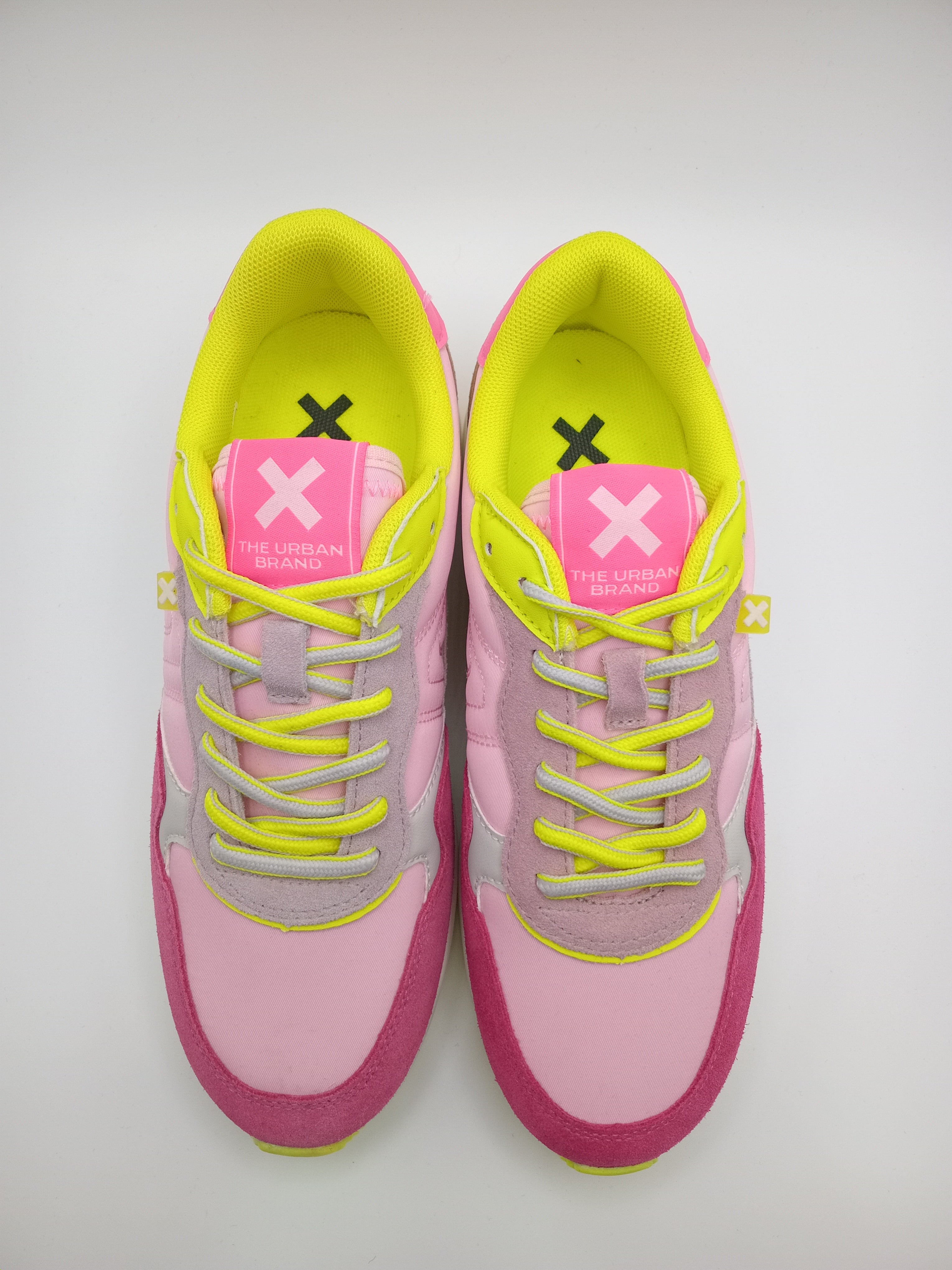 TÊNIS XTI ROSA AMARELO NEON TECIDO SPORT