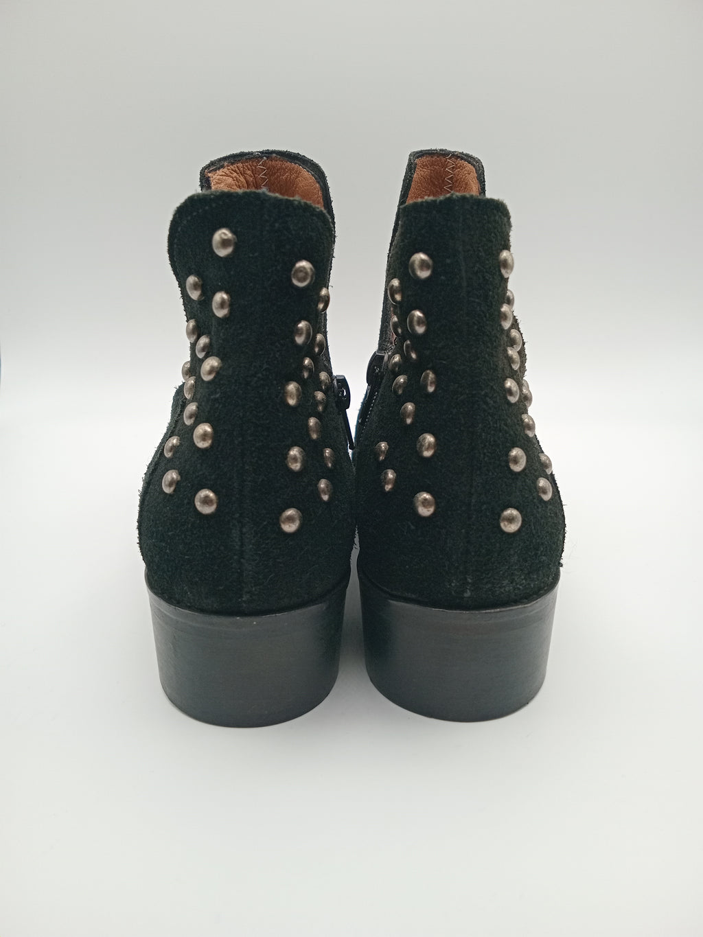 BOTA TEXANA MACADI PRETO COURO TAXAS BOLAS FENDA BOTIM