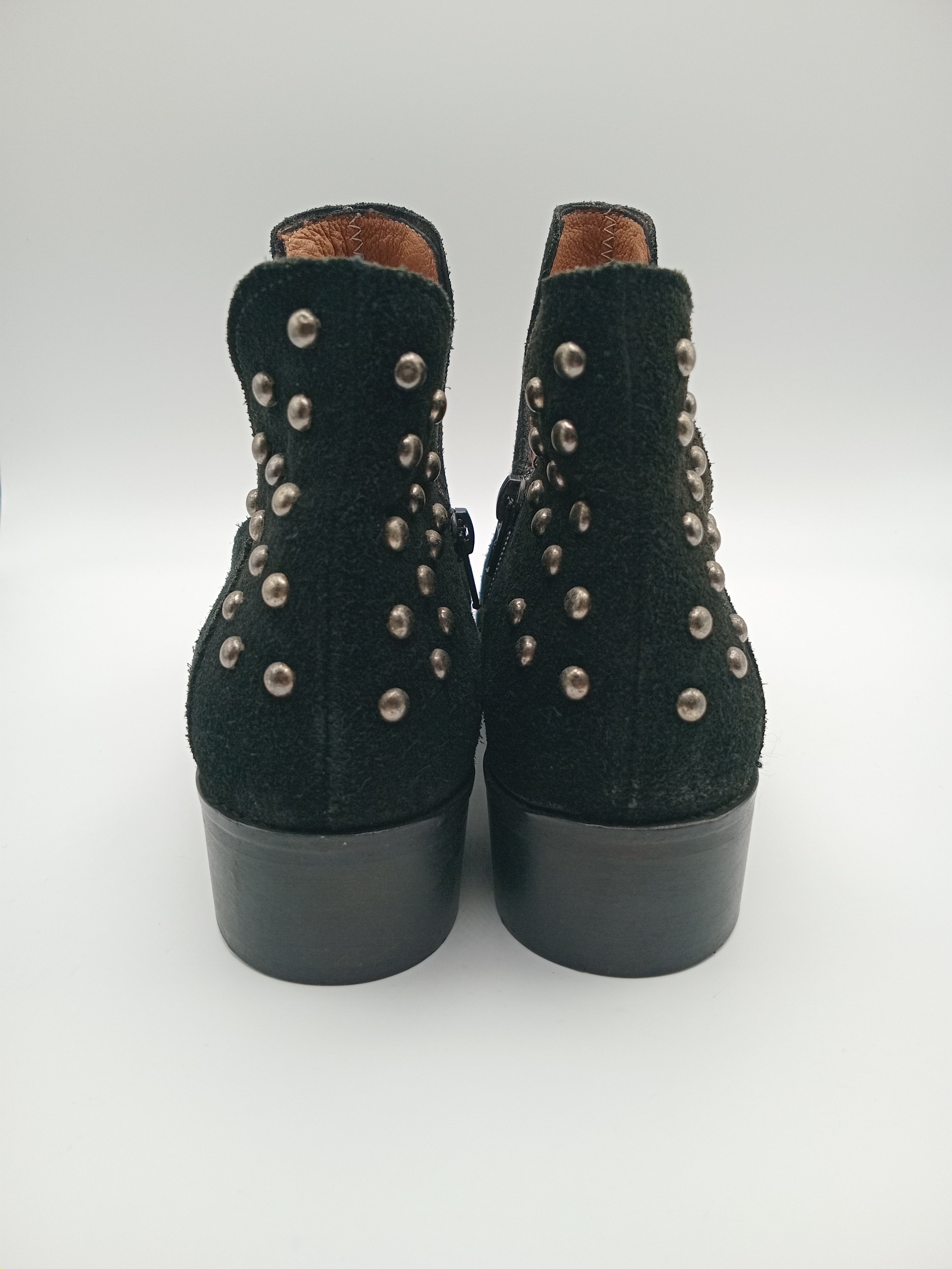 BOTA TEXANA MACADI PRETO COURO TAXAS BOLAS FENDA BOTIM