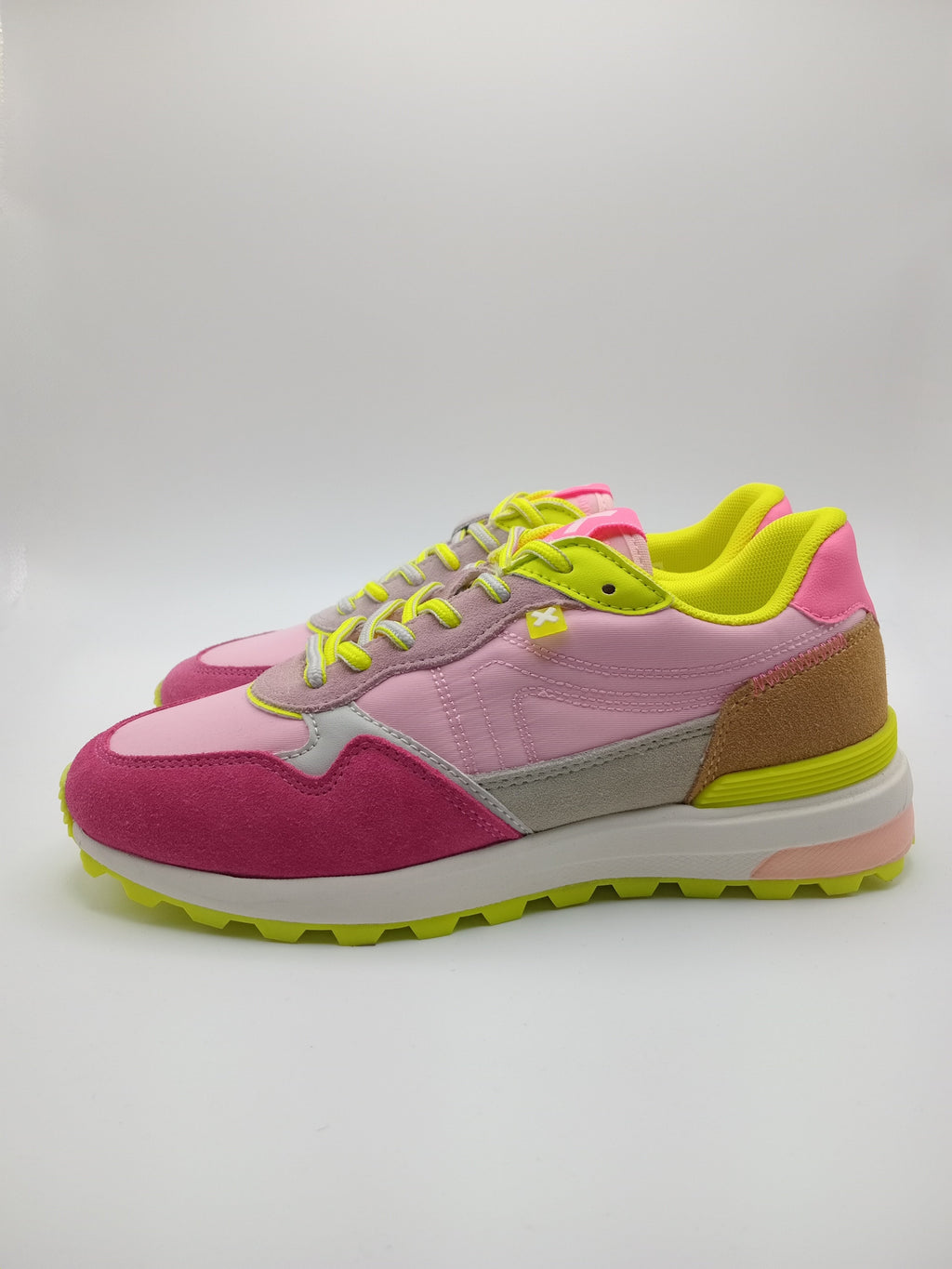 TÊNIS XTI ROSA AMARELO NEON TECIDO SPORT