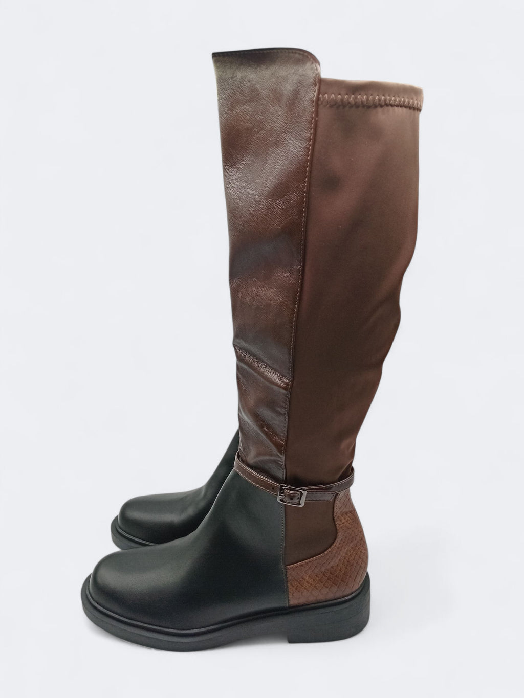 BOTA CAVALEIRA BUONAROTTI PRETO E CASTANHO ECO PELE ZIPER TIRA REGULADORA LATERAL